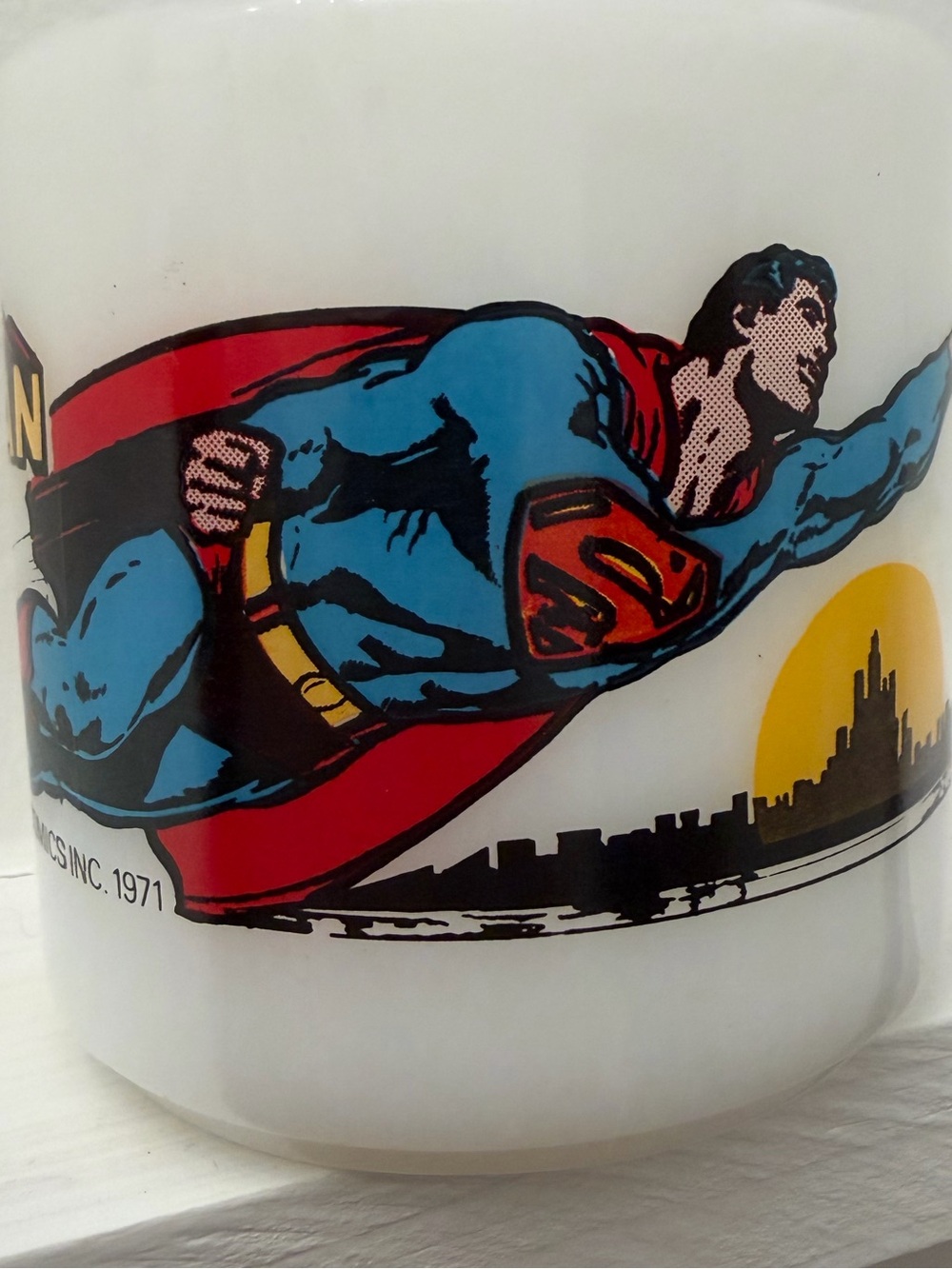 Vintage 1971 Superman Mug
Federal Glass /Milk Glass 8oz